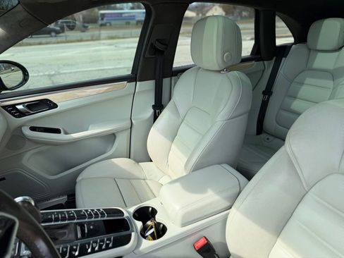 Used 2016 Porsche Macan Turbo image 25