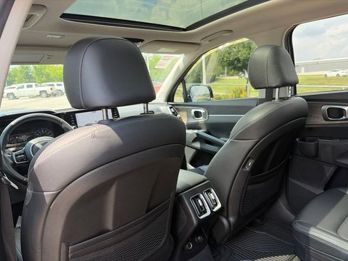 Used 2022 Kia Sorento EX w/ Panoramic Sunroof Package FWD image 43