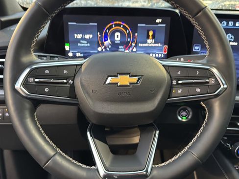 Used 2025 Chevrolet Traverse LT image 17