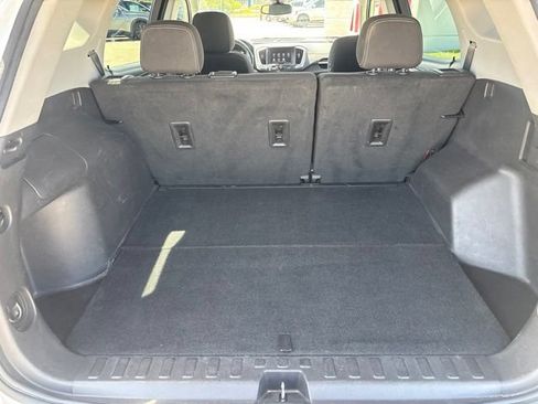 Used 2024 GMC Terrain SLE FWD image 28