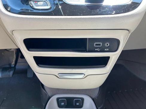 Used 2017 Chrysler Pacifica Touring FWD image 18
