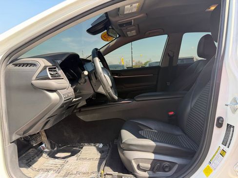 Used 2021 Toyota Camry SE image 13