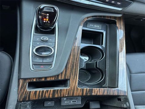 Used 2022 Cadillac Escalade Luxury image 24