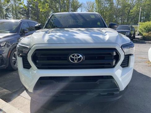 Used 2025 Toyota Tacoma SR AWD/4WD image 6