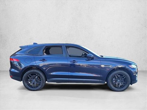Used 2017 Jaguar F-PACE image 4