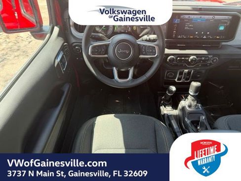 Used 2025 Jeep Wrangler Unlimited Sahara AWD/4WD image 14