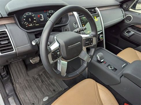 Certified 2024 Land Rover Discovery Dynamic SE image 7