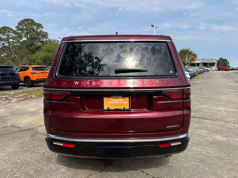 Certified 2024 Jeep Wagoneer Series II w/ Flexible Seating Group image 4