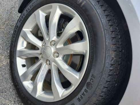 Used 2013 Chrysler 300 S AWD/4WD image 11