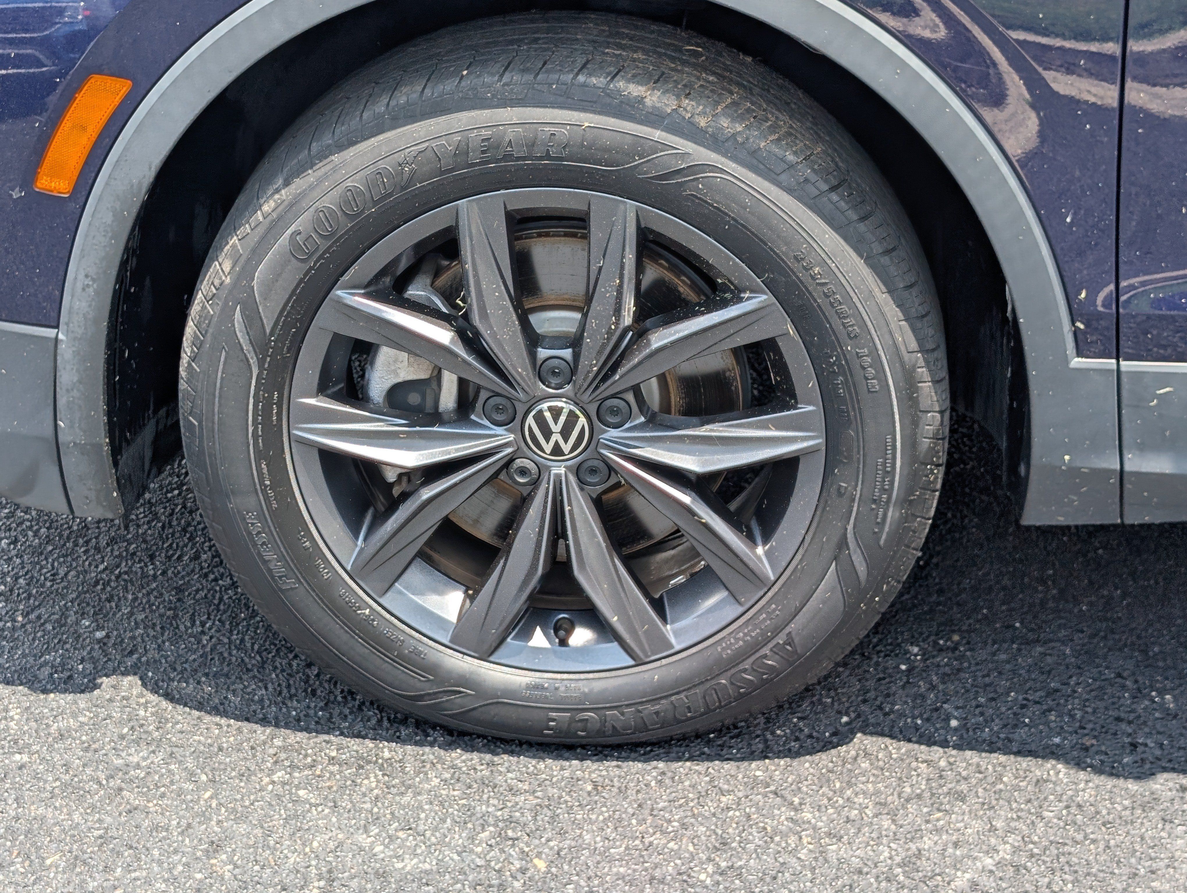 Used 2023 Volkswagen Tiguan SE w/ Panoramic Sunroof Package FWD image 10