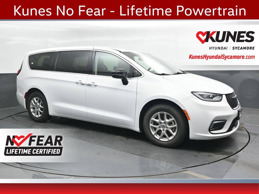 Used 2024 Chrysler Pacifica Touring-L FWD image 1