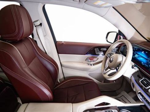 Used 2023 Mercedes-Benz Maybach GLS 600 4MATIC image 36