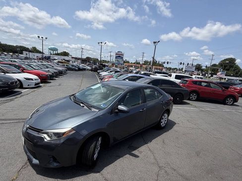 Used 2016 Toyota Corolla FWD image 13