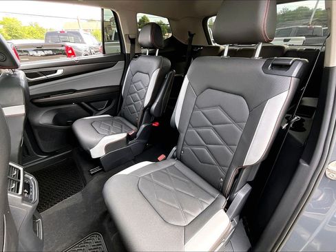 Used 2025 Volkswagen Atlas Peak Edition SE AWD/4WD image 22