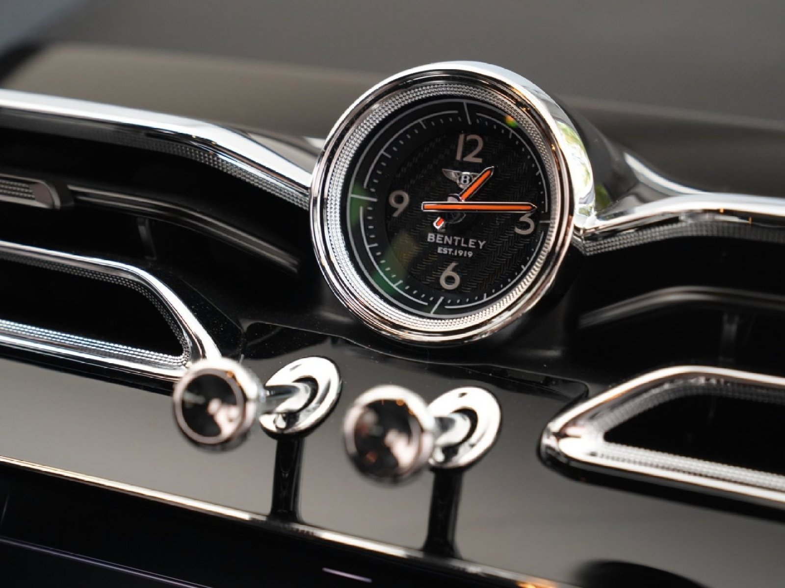 Used 2024 Bentley Bentayga AWD/4WD image 37