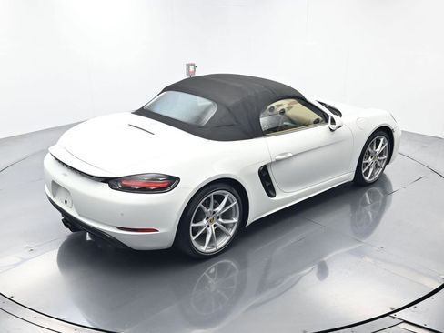 Certified 2017 Porsche 718 Boxster RWD image 36