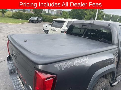 Used 2018 Toyota Tacoma TRD Off-Road AWD/4WD image 9
