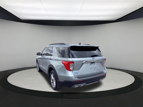 Used 2022 Ford Explorer XLT w/ Equipment Group 202A AWD/4WD image 6