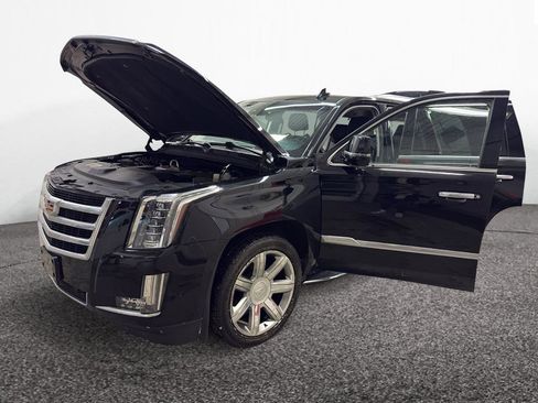 Used 2019 Cadillac Escalade Luxury image 10