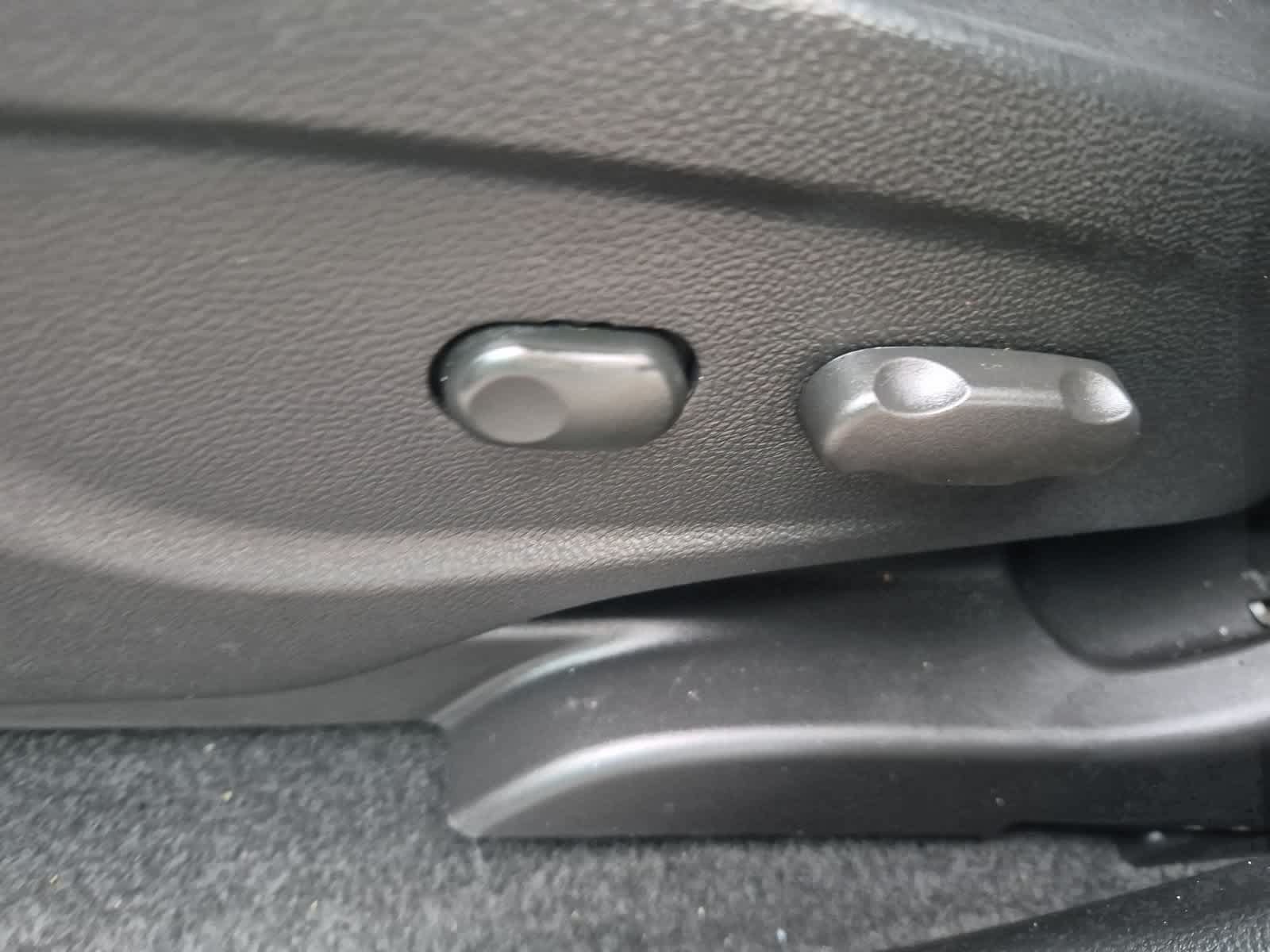 Used 2020 Buick Encore Preferred w/ Safety Package FWD image 17