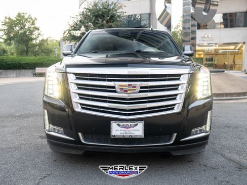 Used 2019 Cadillac Escalade ESV Platinum image 2