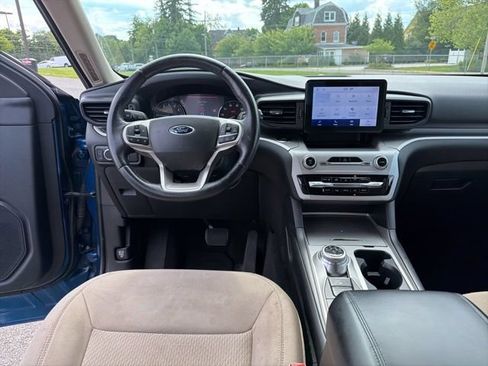 Used 2022 Ford Explorer XLT AWD/4WD image 15