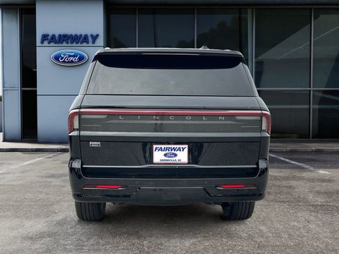Used 2025 Lincoln Navigator Reserve AWD/4WD image 6