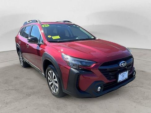 Certified 2025 Subaru Outback Premium AWD/4WD image 1