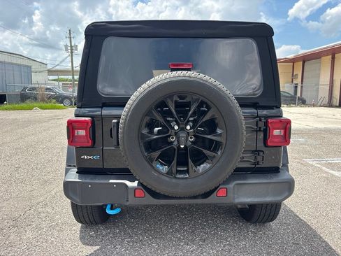 Used 2023 Jeep Wrangler Unlimited Sahara AWD/4WD image 4