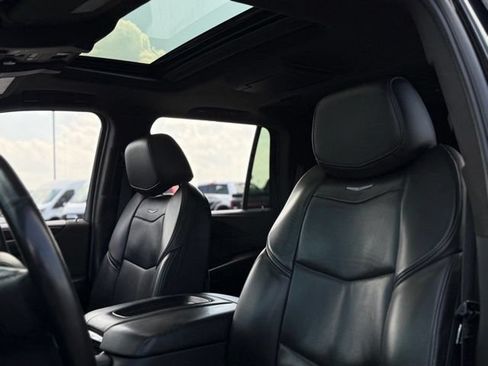 Used 2020 Cadillac Escalade Platinum AWD/4WD image 11