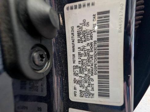 Used 2009 Pontiac Vibe w/ Preferred Package FWD image 34