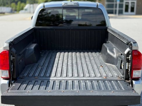 Used 2017 Toyota Tacoma TRD Sport w/ Tow Package RWD image 46