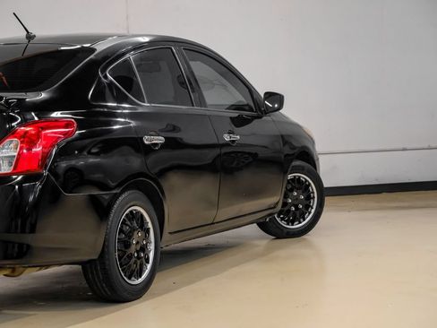 Used 2019 Nissan Versa SV FWD image 12