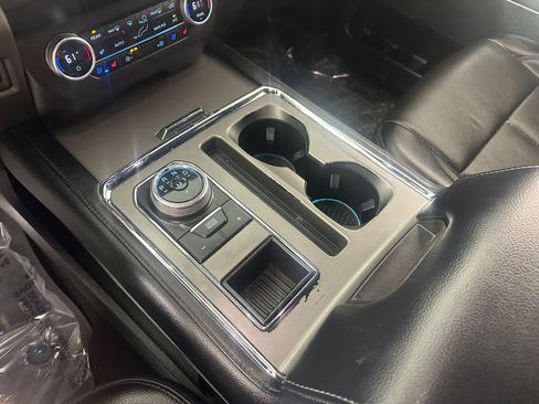 Used 2019 Ford Expedition XLT w/ Equipment Group 202A RWD image 36