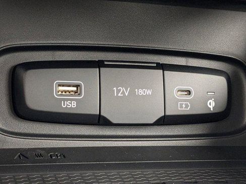 New 2025 Hyundai Venue Limited image 24