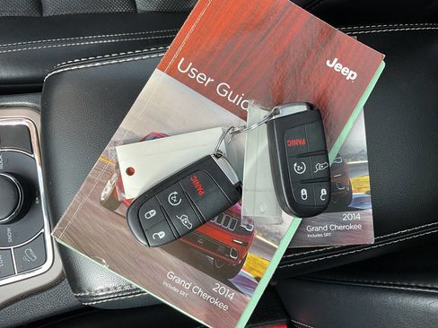 Used 2014 Jeep Grand Cherokee Limited w/ Luxury Group II image 19