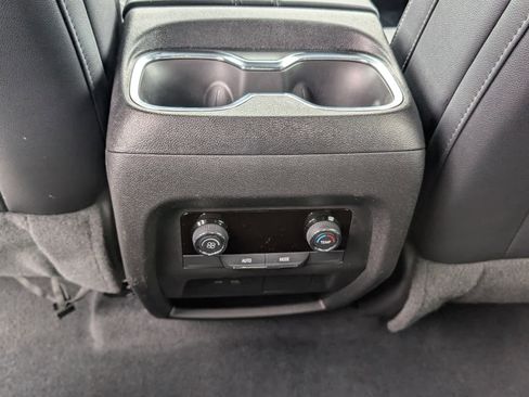 Certified 2025 Chevrolet Traverse LT FWD image 18