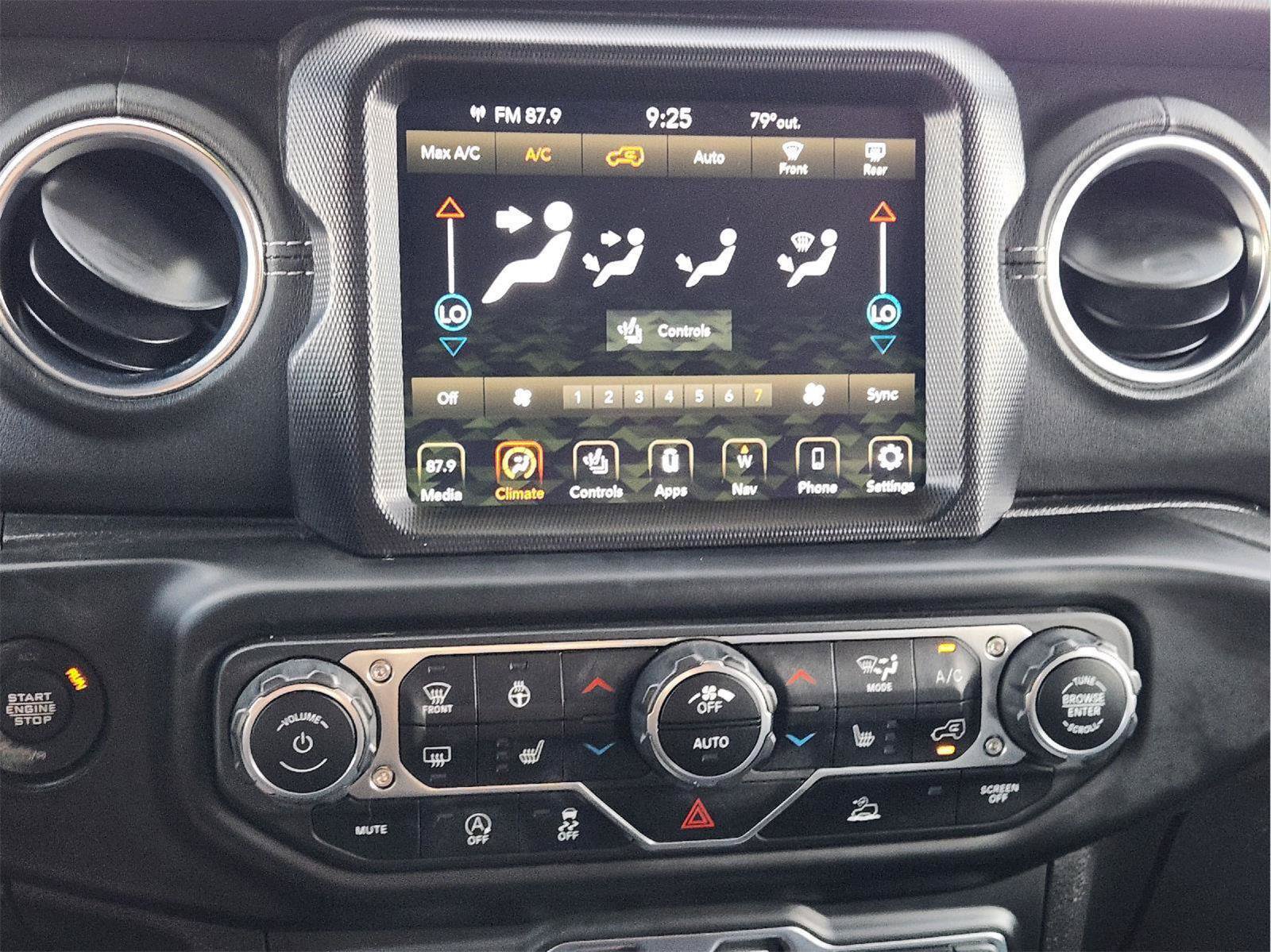 Used 2021 Jeep Wrangler Unlimited Sahara AWD/4WD image 21