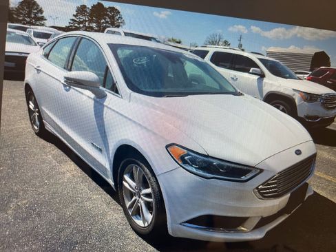 Used 2018 Ford Fusion SE w/ Equipment Group 602A FWD image 6