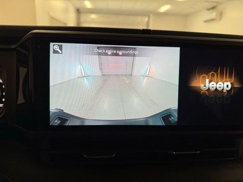 Used 2024 Jeep Gladiator Sport image 21