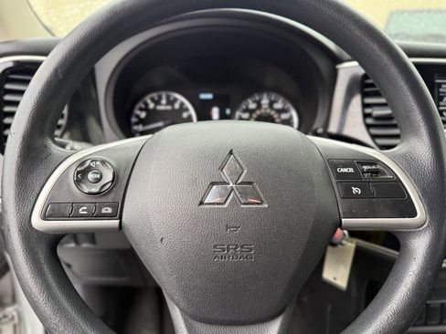 Used 2020 Mitsubishi Outlander SE image 29