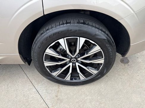 Certified 2023 Volvo XC60 B5 Plus w/ Climate Package AWD/4WD image 14