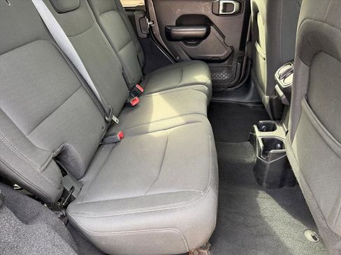 Used 2018 Jeep Wrangler Unlimited Sport S image 19