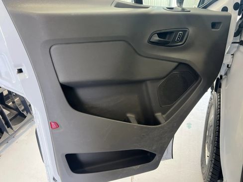 Used 2025 Ford Transit 250 148 Medium Roof RWD image 9