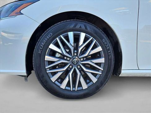 Used 2025 Nissan Altima 2.5 SV image 23