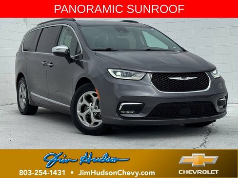 Used 2023 Chrysler Pacifica Limited FWD image 1