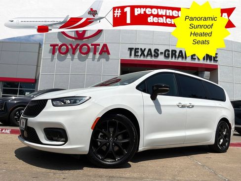 Used 2025 Chrysler Pacifica Limited FWD image 1