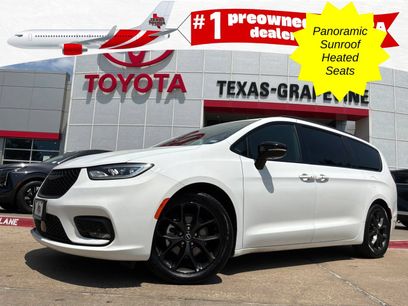Used 2025 Chrysler Pacifica Limited