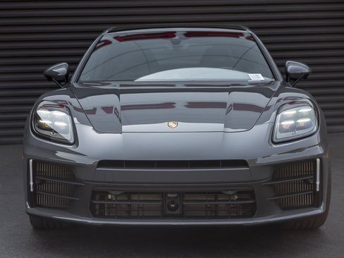 Used 2025 Porsche Panamera image 7