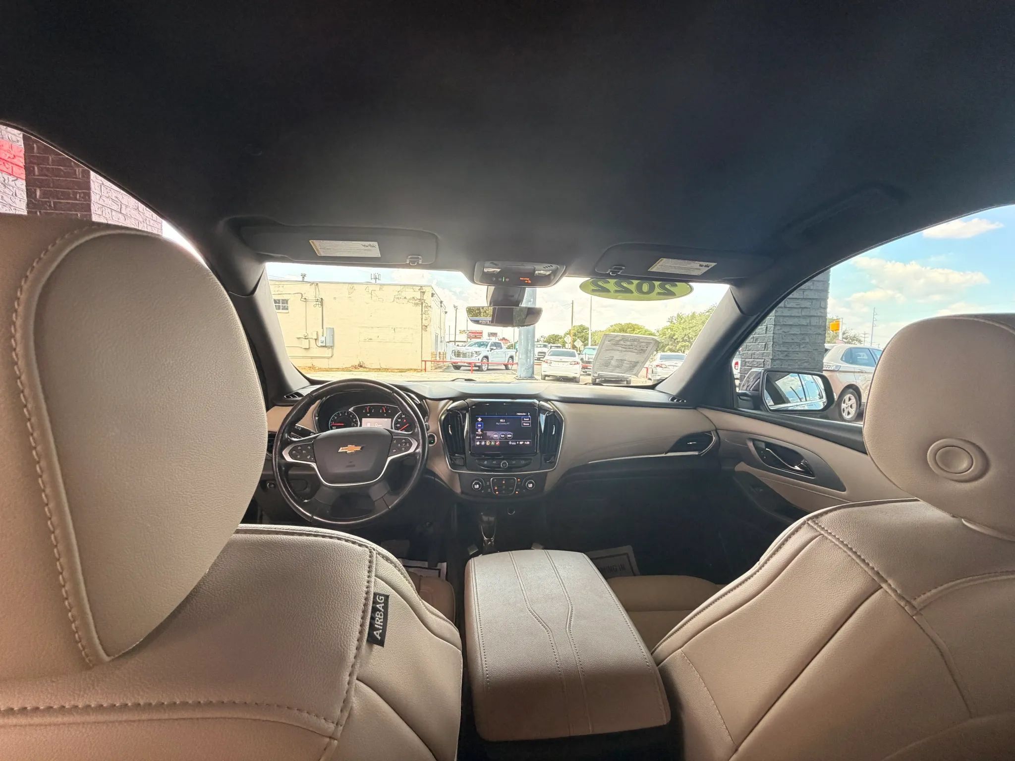 Used 2022 Chevrolet Traverse LT w/ LT Premium Package FWD image 16